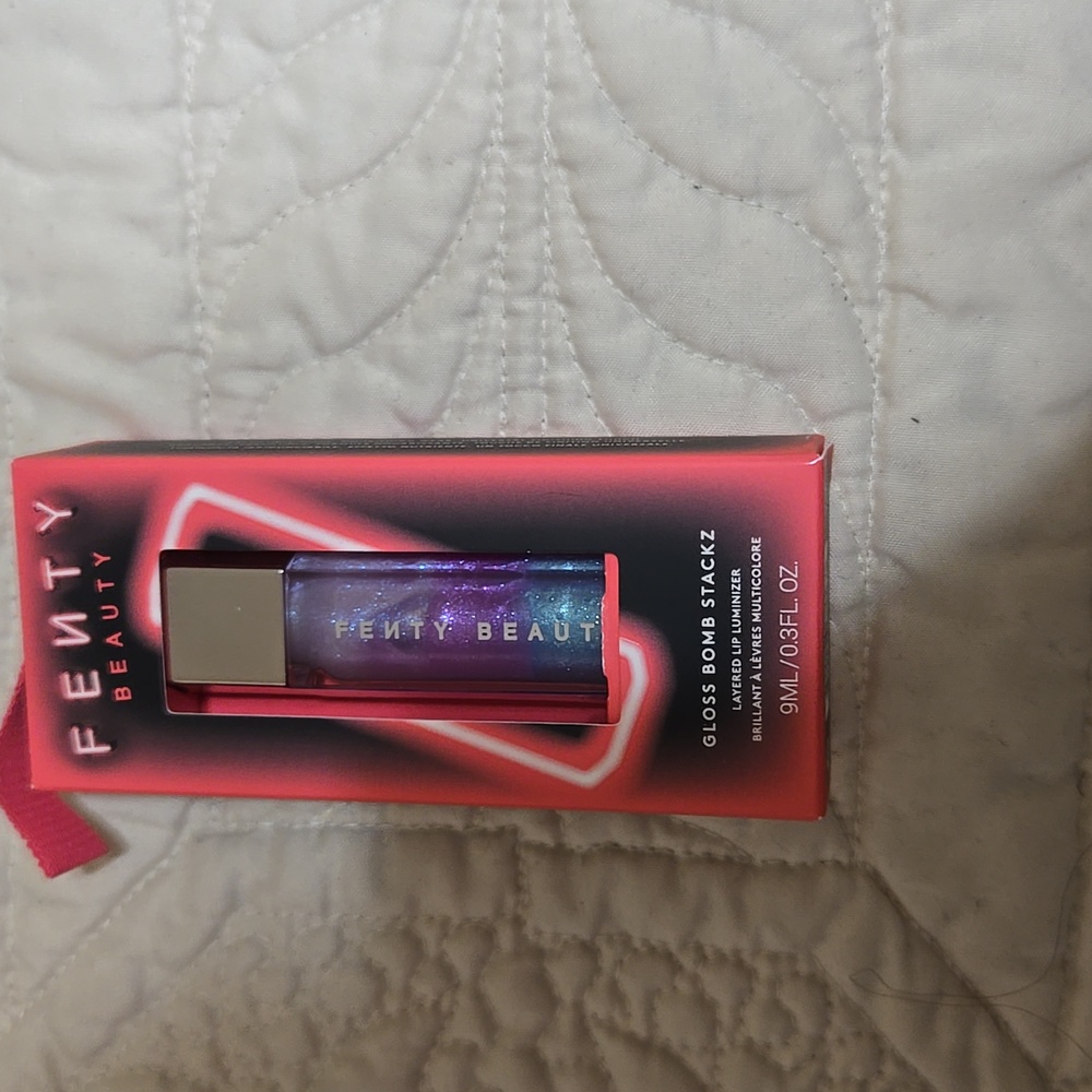 Fenty Beauty Holographic Lip Gloss - Unicorn - Picture 4 of 5